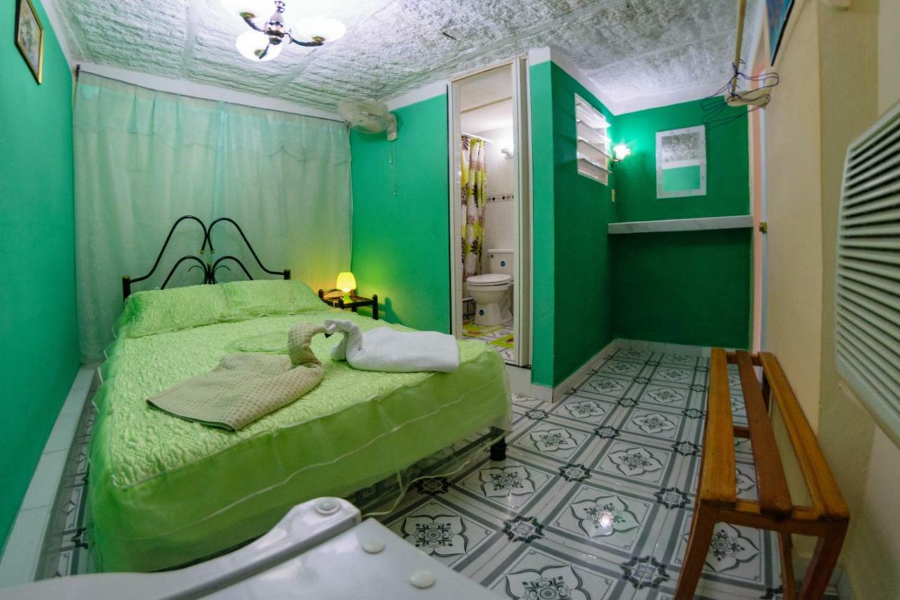 Casa Colonial Carmen Bed and Breakfast Havana Buitenkant foto