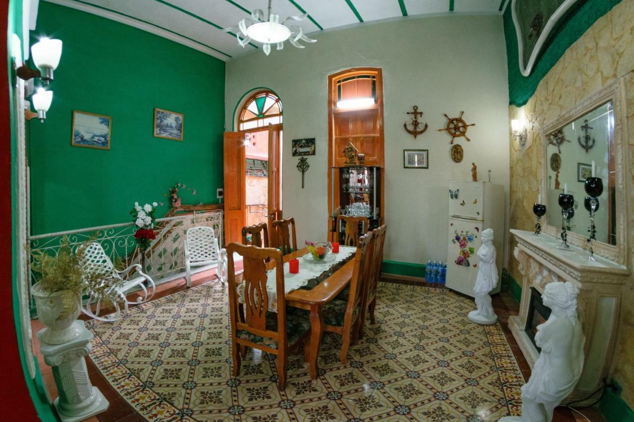 Casa Colonial Carmen Bed and Breakfast Havana Buitenkant foto